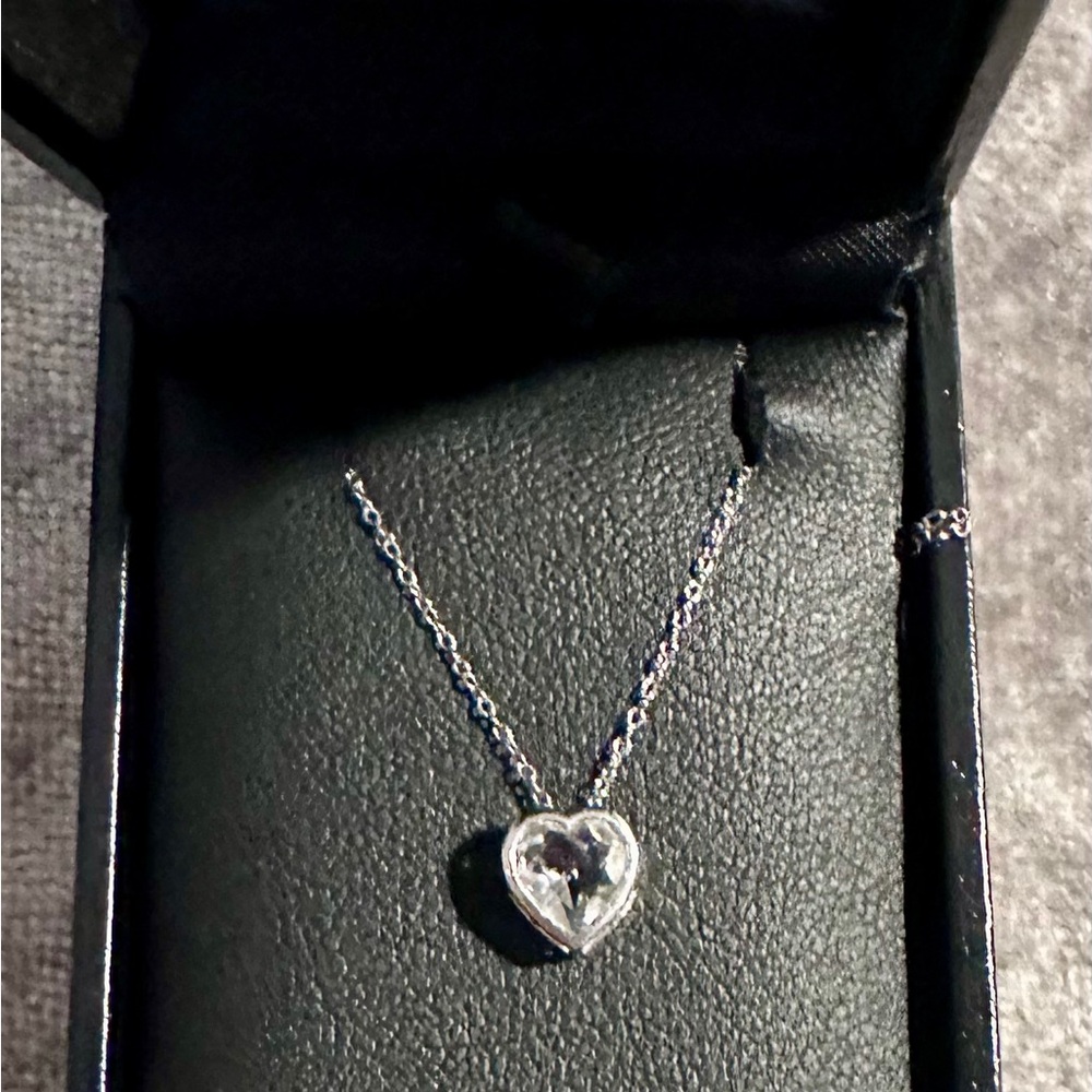 14k solid white gold & genuine white solitaire sapphire pendant . 85 ct. - Picture 9 of 10